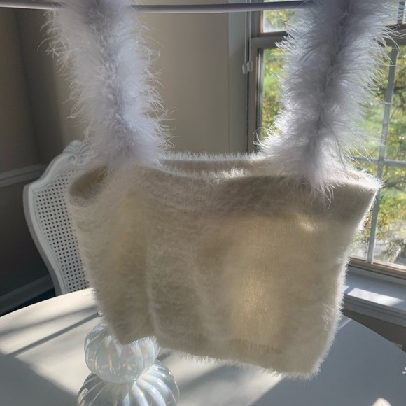 WHITE FEATHER TOP - Picture 2 of 4